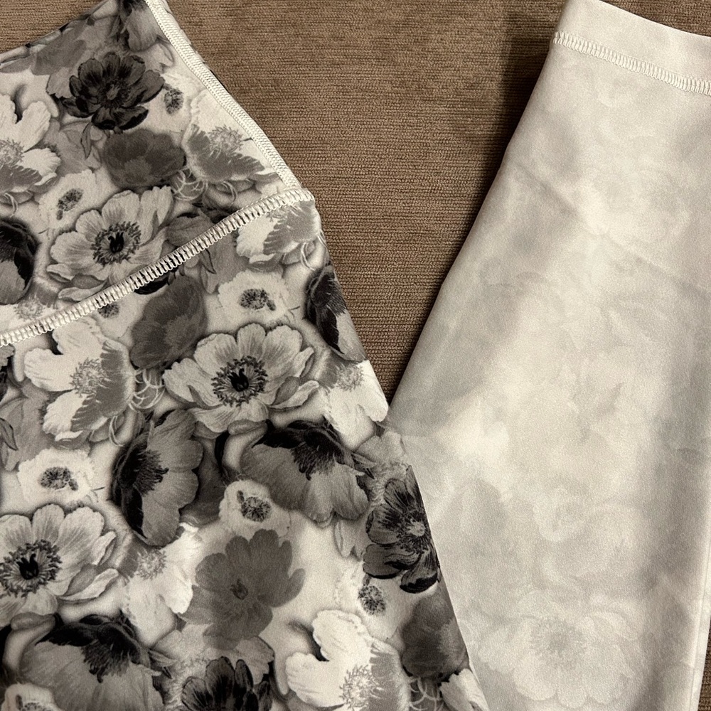 🖤HP🖤 Floral Leggings - Black & White - Picture 3 of 6